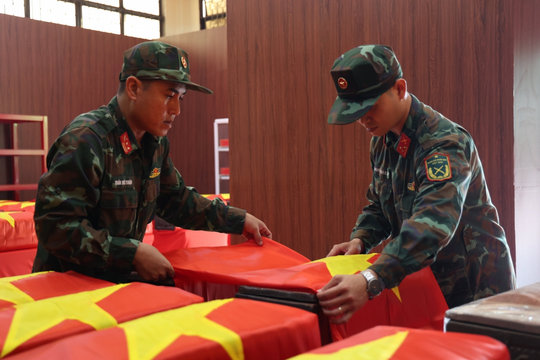 Cất bốc được thêm 4 bộ hài cốt liệt sĩ tại Công viên Lê Thị Riêng