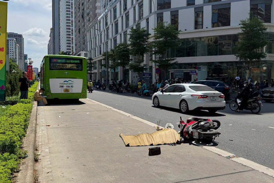 Va chạm giữa xe buýt và xe máy trên đường Lê Văn Lương, một phụ nữ tử vong