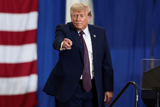 Ông Trump áp thuế 50% đối với hàng hóa Canada