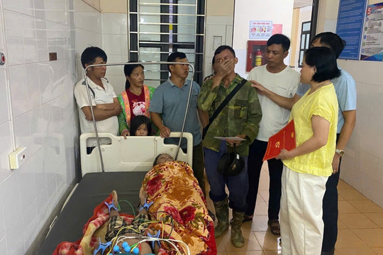 Hai cháu bé tử vong do sét đánh khi cùng mẹ đi làm nương