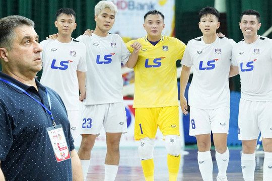 HLV Thái Sơn Bắc Victor Acosta: Chuyện “Nhà vua” và bức tường