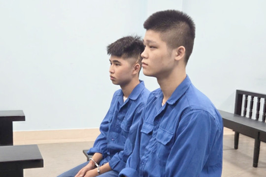 Hai "quái xế" lĩnh án tù vì thông chốt, tông trọng thương cảnh sát