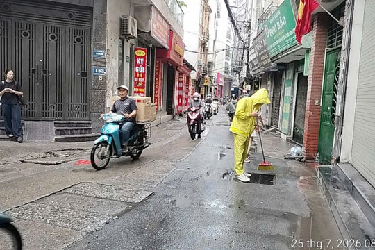 Các điểm ngập cục bộ tại Hà Nội sau mưa lớn đêm 25/7 cơ bản rút hết sau 30 phút