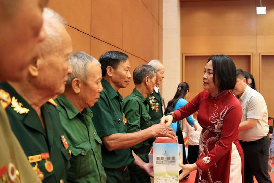 Phó Chủ tịch Quốc hội Nguyễn Thị Thanh gặp mặt người có công tiêu biểu