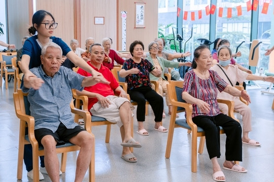 Đề xuất trang bị kiến thức, kỹ năng chuẩn bị tuổi già cho người từ 40 tuổi