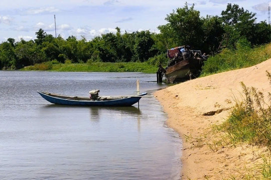 Hai vợ chồng tử vong khi cứu cháu bị đuối nước trên sông Kỳ Lộ