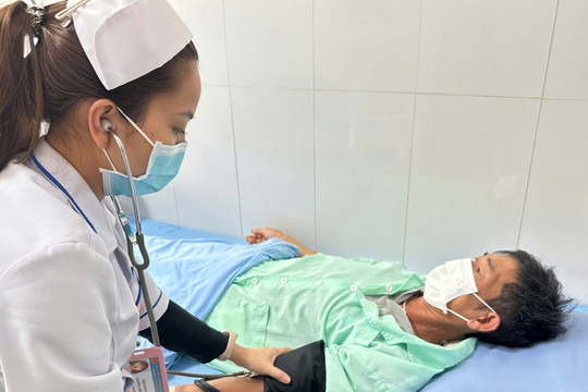 84 người nhập viện nghi do ăn bánh mì ở Lâm Đồng