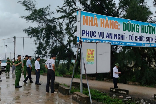 Thanh Hóa: Hai trẻ tử vong cạnh biển quảng cáo