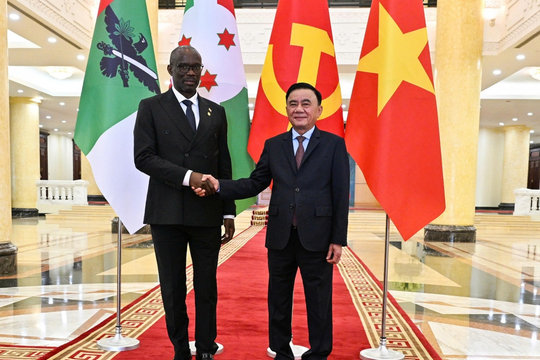 Thường trực Ban Bí thư Trần Cẩm Tú tiếp Tổng Thư ký Đảng CNDD-FDD Burundi