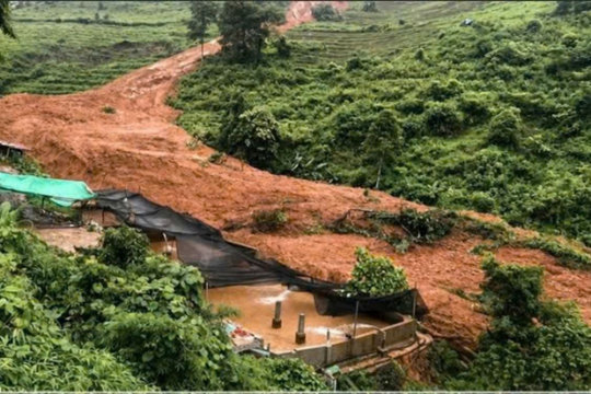 Mưa lớn gây ngập lụt diện rộng, Lào Cai khẩn trương sơ tán 18 hộ dân trong đêm