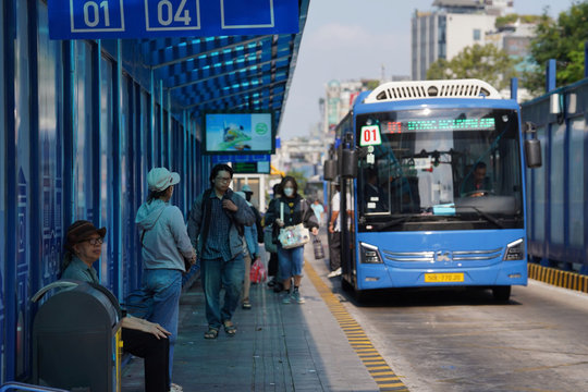 Hơn 8,5 triệu lượt khách đi xe buýt trong tháng đầu tiên TP.HCM miễn vé