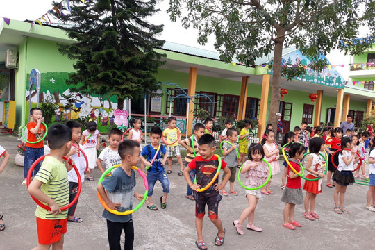 Bộ Y tế: Trẻ 1-5 tuổi cần vận động 180 phút/ngày, hạn chế tối đa xem điện thoại