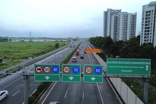 Vì sao Cục CSGT đề xuất dùng làn sát dải phân cách giữa trên cao tốc để vượt xe?