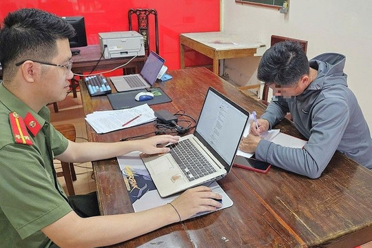 Bình luận sai sự thật về công an trên Facebook, người đàn ông bị phạt 12,5 triệu đồng
