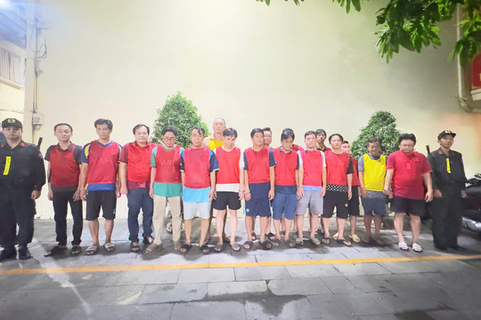 Công an TP.HCM triệt xóa đường dây cá độ World Cup, bắt 17 người