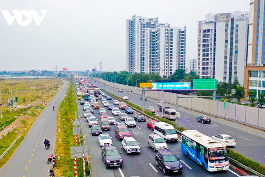Đề xuất làn vượt riêng trên cao tốc là chủ trương đúng, song còn nhiều thách thức