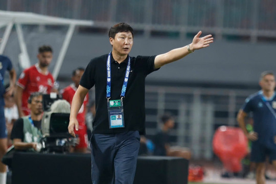 Dư âm Indonesia 0-3 Việt Nam: Người hâm mộ đồng loạt xin lỗi HLV Kim Sang Sik