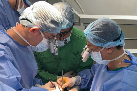 Cắt khối u, tái tạo lưỡi cho người đàn ông mắc ung thư