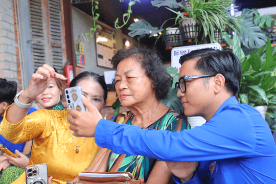 ‘Bình dân học vụ số’ bắt đầu từ quán cà phê, khu dân cư
