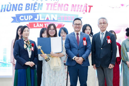 Mất một chân vì ung thư, nữ sinh vô địch cuộc thi Hùng biện tiếng Nhật