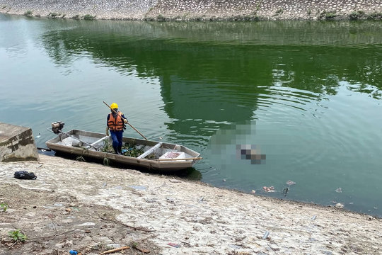 Phát hiện thi thể nam giới nổi trên sông Tô Lịch, đoạn qua cầu Yên Hòa, Hà Nội