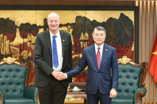 Thủ tướng Lê Minh Hưng tiếp Đại sứ Israel Yaron Mayer