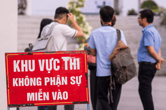 323 thí sinh Tuyên Quang làm thủ tục dự thi lại, 5 em vắng mặt