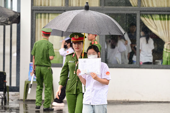 Chiều nay, hơn 300 thí sinh chuyên Tuyên Quang thi lại môn Toán