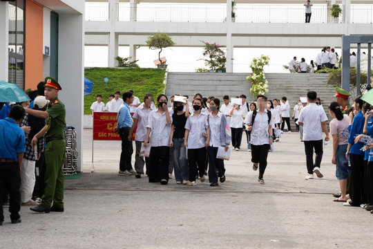 Ngày đầu thi lại ở Tuyên Quang: Không thí sinh, cán bộ nào vi phạm quy chế