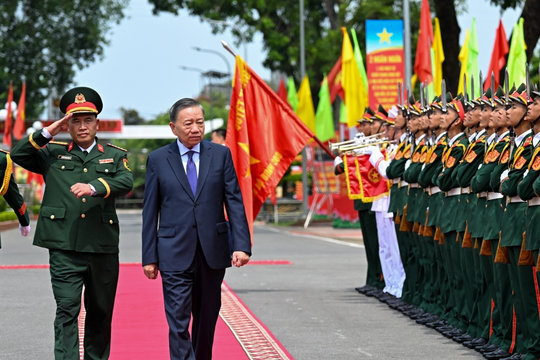 Tổng Bí thư, Chủ tịch nước Tô Lâm thăm Sư đoàn bộ binh cơ giới 308, Quân đoàn 12