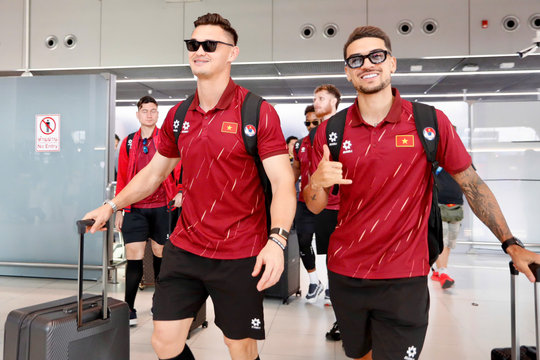 Tuyển Việt Nam đến Bangkok, sẵn sàng đấu Thái Lan ở chung kết ASEAN Cup