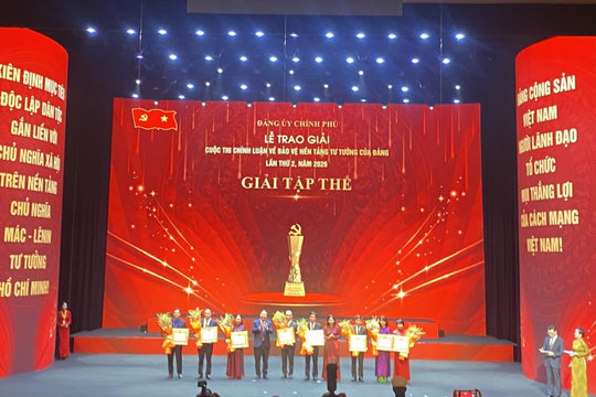 Đảng ủy Chính phủ trao giải cuộc thi chính luận bảo vệ nền tảng tư tưởng của Đảng