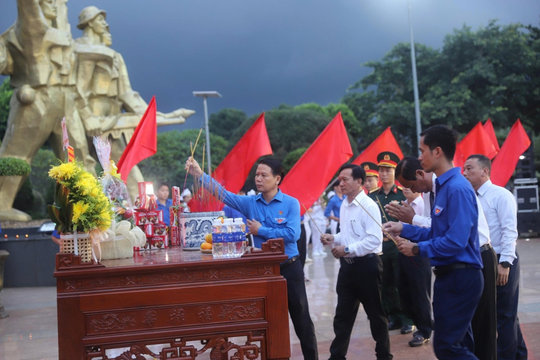 Từ mùa Thu lịch sử đến khát vọng cống hiến hôm nay