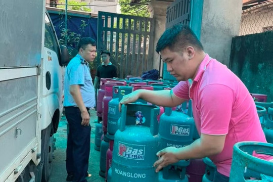 Chuyển cơ quan điều tra đường dây san chiết, phân phối gas giả tại Hà Nội