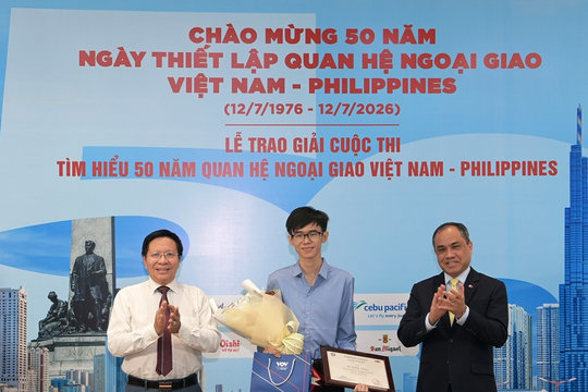Nam sinh TP.HCM đoạt giải Nhất cuộc thi tìm hiểu 50 năm quan hệ Việt Nam - Philippines