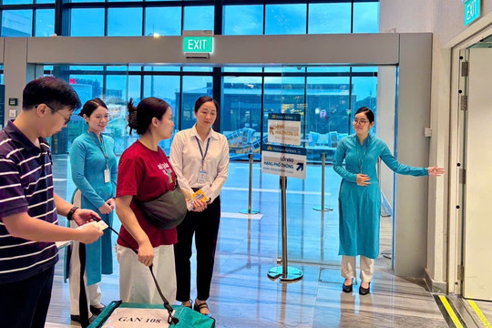 Chờ mô, tạng hiến, Vietnam Airlines hai lần thay đổi lịch bay