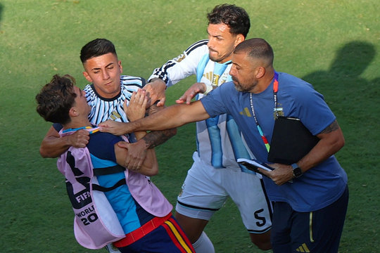 FIFA ra án phạt vụ ẩu đả ở World Cup 2026, ĐT Argentina chịu tổn thất nặng nề