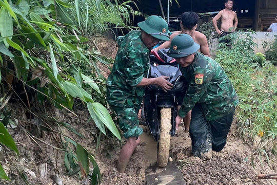 Bộ đội Biên phòng Thanh Hóa khẩn trương di dời dân khỏi vùng sạt lở