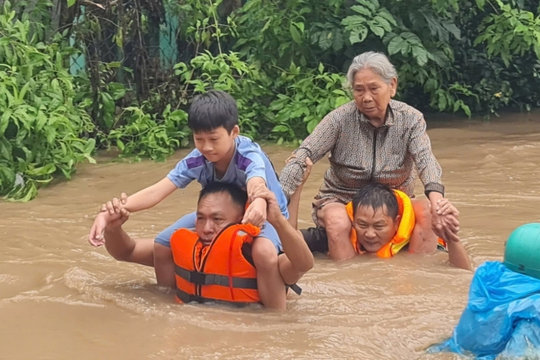Lũ trên sông ở Đông Bắc Bộ đang lên rất nhanh, yêu cầu sẵn sàng sơ tán người dân