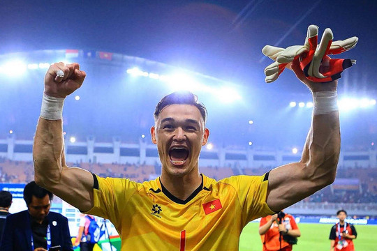 Lê Giang Patrik cản phá không tưởng, bù đắp điểm yếu của tuyển Việt Nam