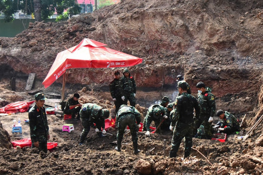 Phát hiện 10 bộ hài cốt liệt sĩ, 5 di vật tại Công viên Lê Thị Riêng