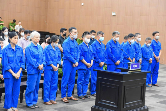 Cựu Thứ trưởng Nguyễn Bá Hoan nhận mức án 12 năm tù về tội Nhận hối lộ