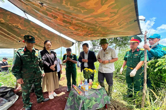 Quy tập hài cốt liệt sĩ sau 13 năm được người dân chăm sóc