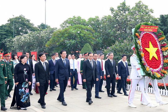 Lãnh đạo TP.HCM dâng hương tưởng niệm Chủ tịch Hồ Chí Minh