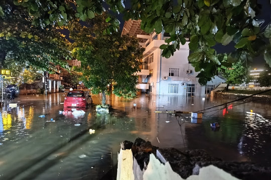 Mưa lớn gây ngập nặng nhiều tuyến phố tại phường Điện Biên Phủ, tỉnh Điện Biên