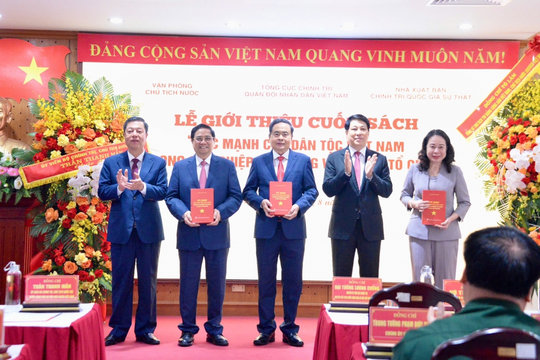 Chủ tịch Quốc hội dự lễ giới thiệu sách của nguyên Chủ tịch nước Lương Cường