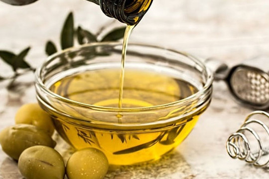 Muốn kiểm soát cholesterol, đừng bỏ qua 5 loại dầu ăn này