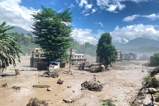 Sạt lở đất ở biên giới Nepal-Trung Quốc: Lớp bùn dày 1,5m cản trở nỗ lực cứu nạn