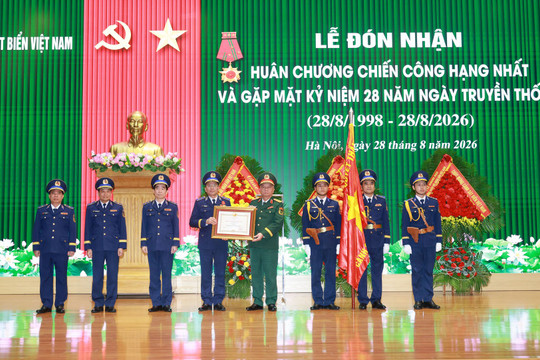 Cảnh sát biển Việt Nam vinh dự đón nhận Huân chương Chiến công hạng Nhất
