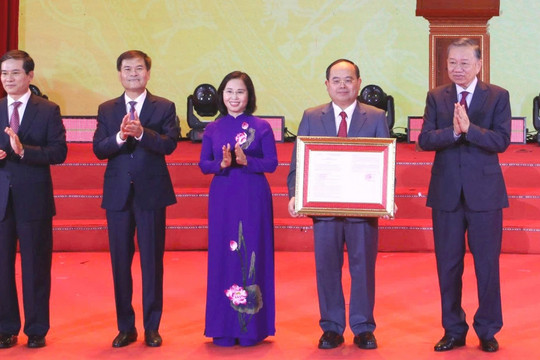 Tổng Bí thư, Chủ tịch nước Tô Lâm trao nghị quyết thành lập thành phố Quảng Ninh